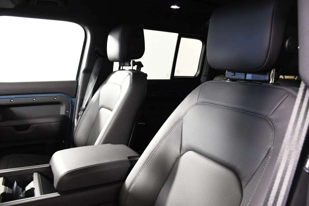 New 2026 Tasman Blue Land Rover S image 17