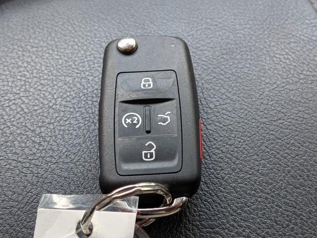 Used 2020 White Volkswagen 2.0T SEL image 33