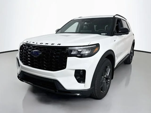 New 2026 Star White Metallic Tri-Coat Ford ST-Line image 38