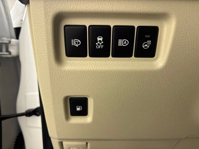 Used 2023 White Lexus GX 460 Premium image 16