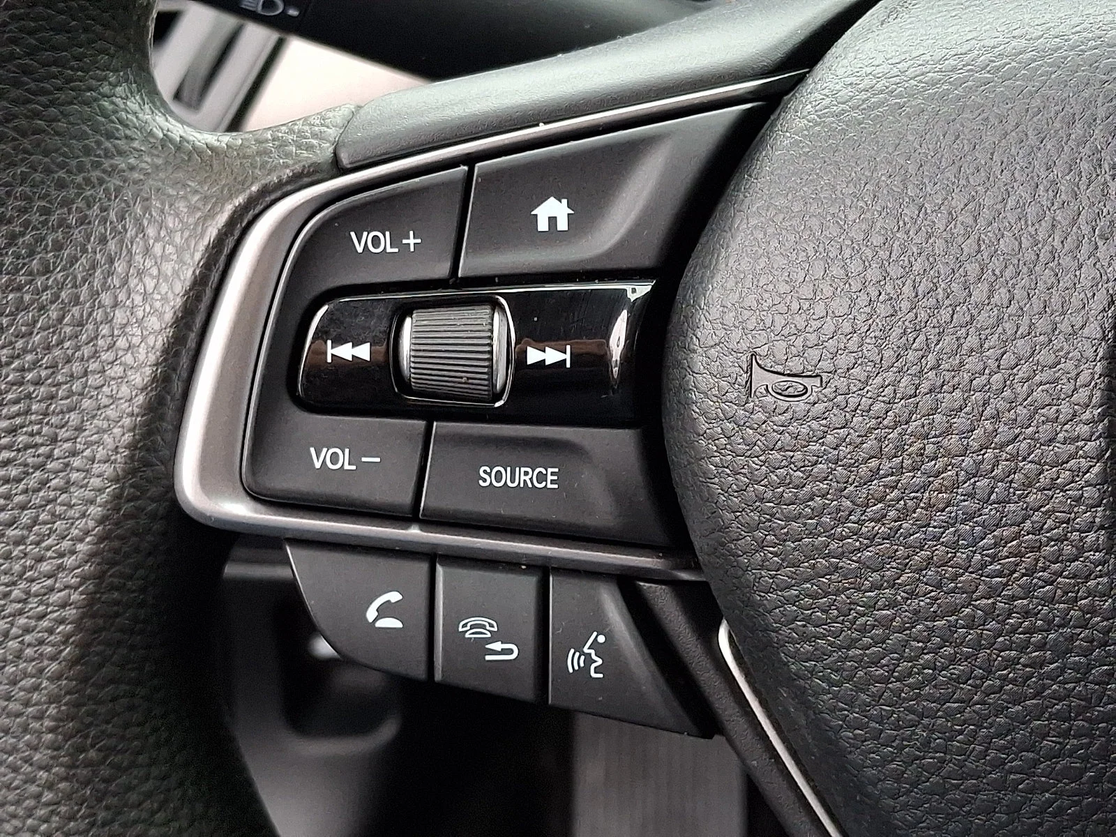 Used 2018 Radiant Red Metallic Honda LX 1.5T image 18