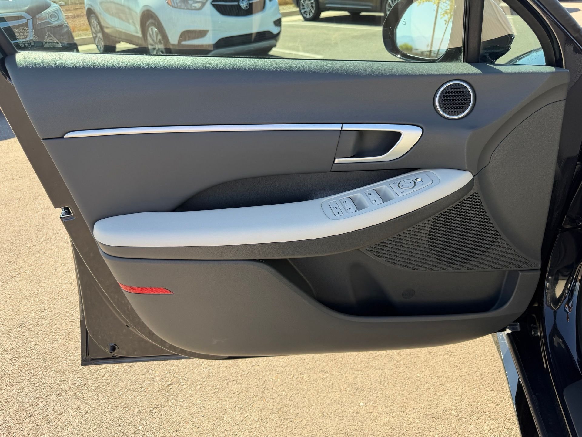 Certified Used 2025 Blue Hyundai SEL image 28