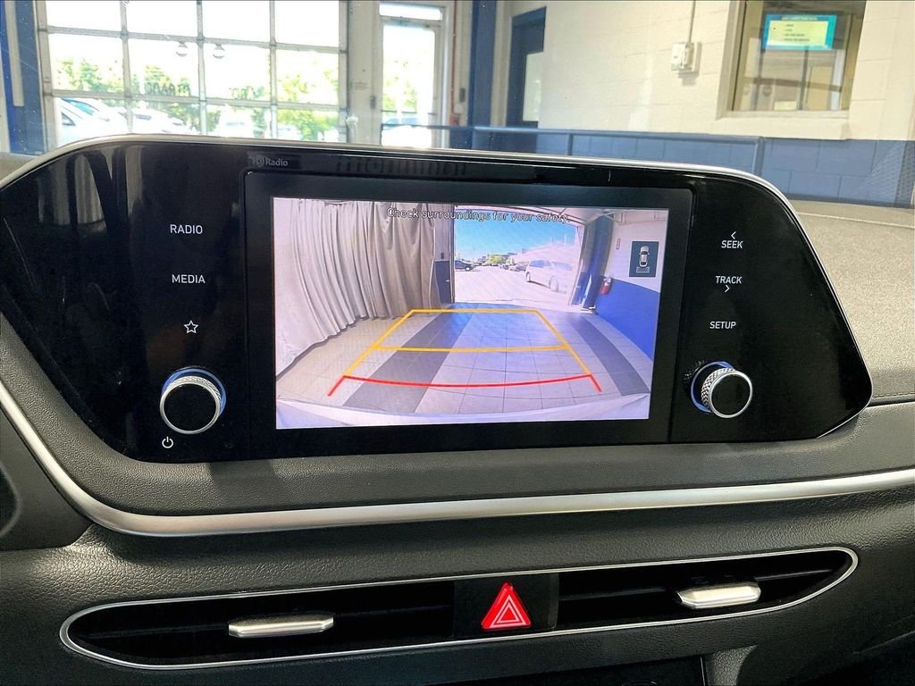 Used 2023 Silver Hyundai SE image 19