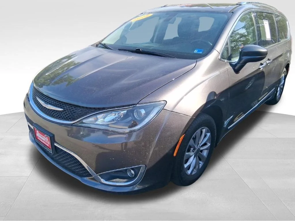 Used 2018 Gray Chrysler Touring L image 3