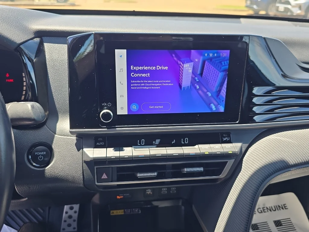 2025 Toyota Camry SE - Photo 8