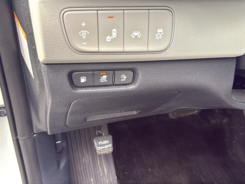 Used 2019 White Kia EX image 28