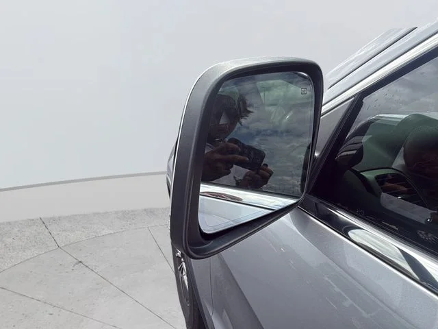 Used 2018 Silver Jeep Limited image 30