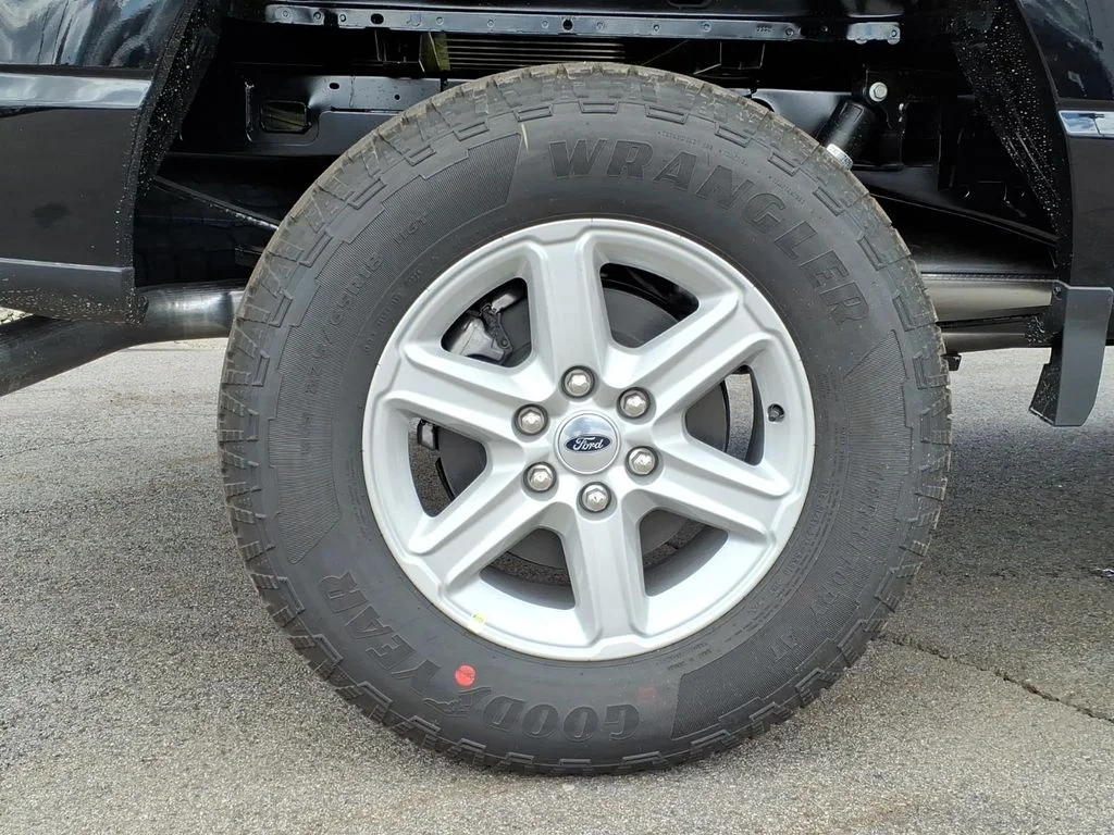 New 2026 Agate Black Metallic Ford XLT image 10
