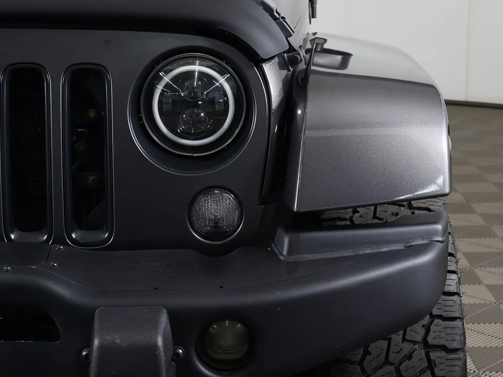 Used 2018 Granite Crystal Metallic Clearcoat Jeep Unlimited Sport image 11