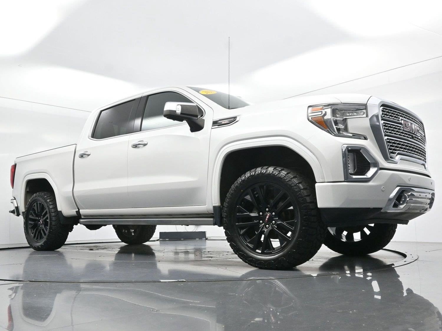 Used 2020 White Frost Tricoat GMC Denali image 48