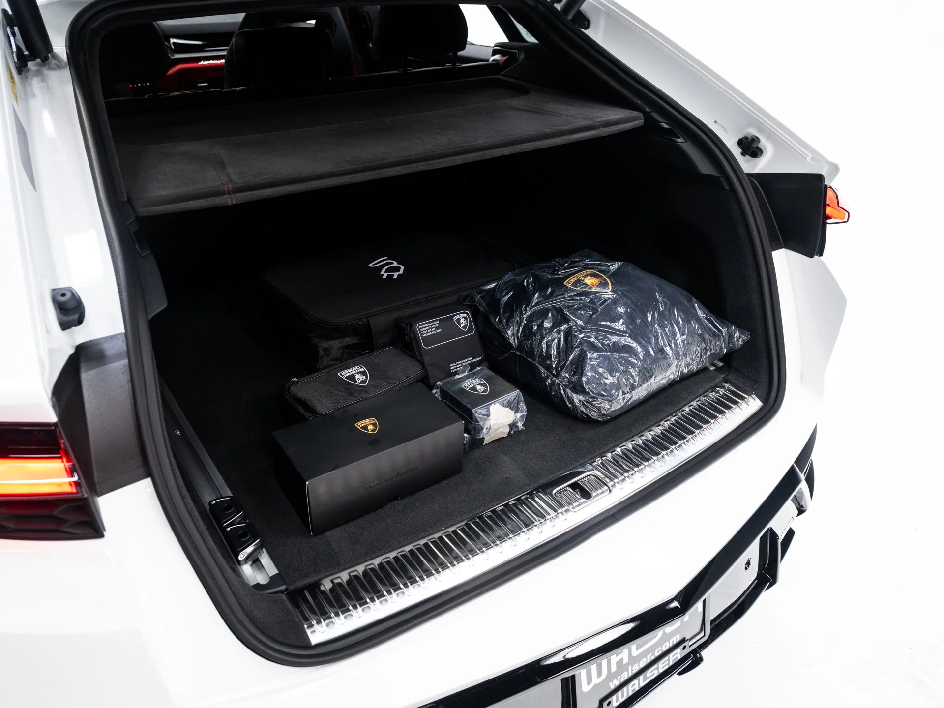 Used 2025  Lamborghini SE image 96