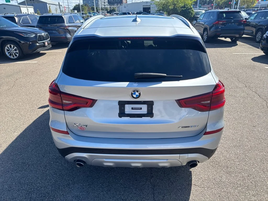 Used 2019 Silver BMW xDrive30i image 6