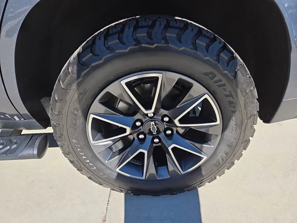 Used 2021 Gray Chevrolet Z71 image 11