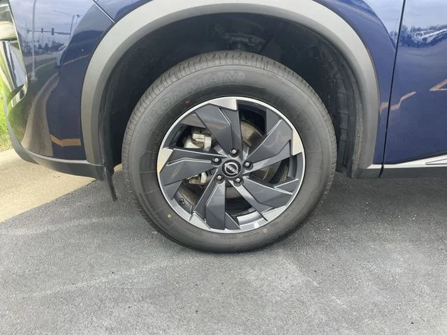 2025 Nissan Rogue SV - Photo 13