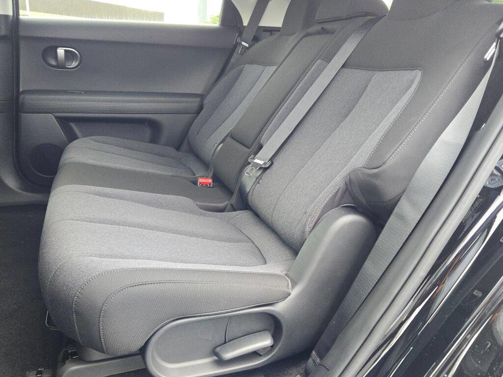 New 2027 Abyss Black Hyundai SE image 16