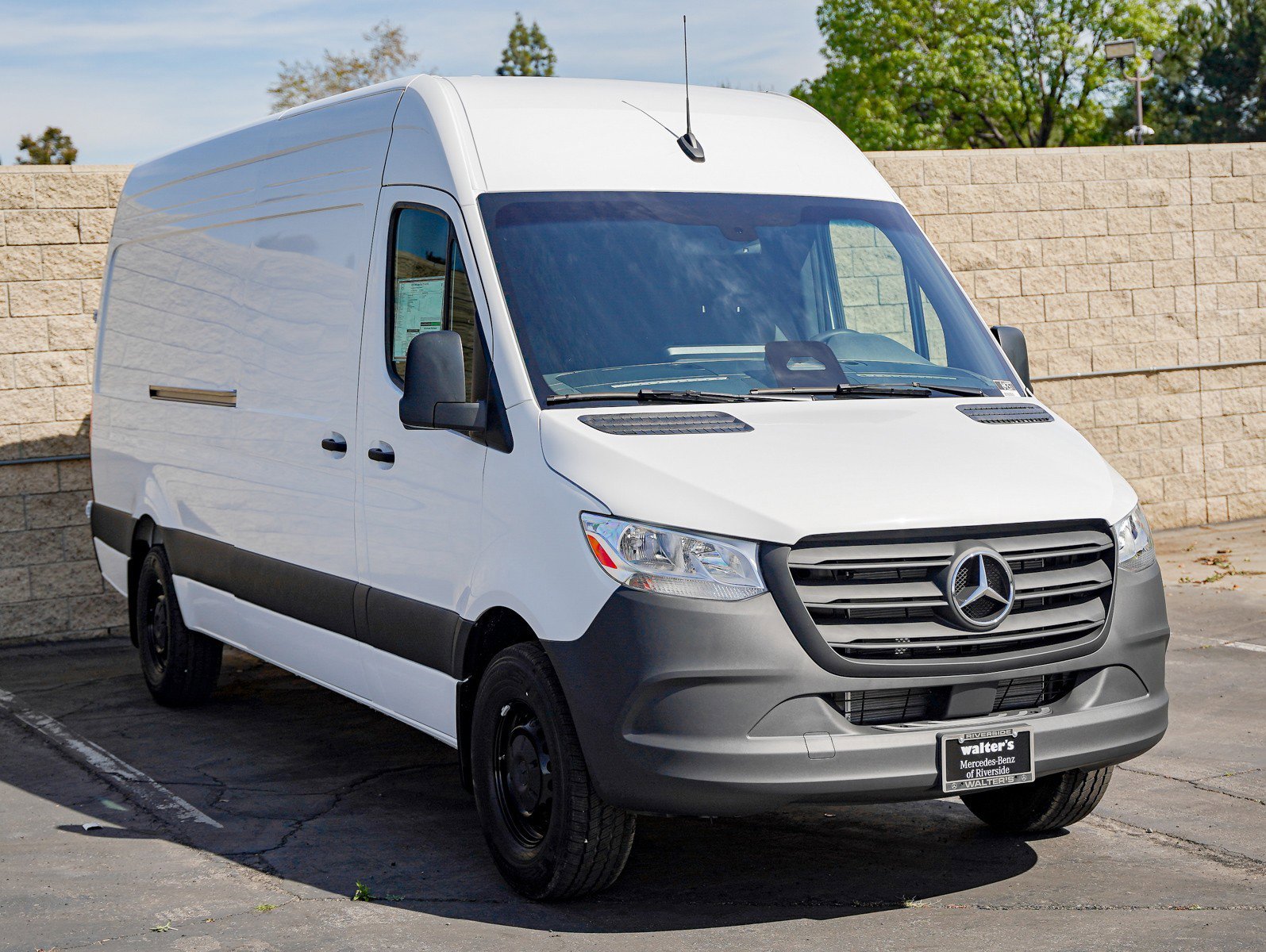 New 2026 Arctic+White Mercedes-Benz 2500 High Roof I4 Diesel 170 RWD image 3