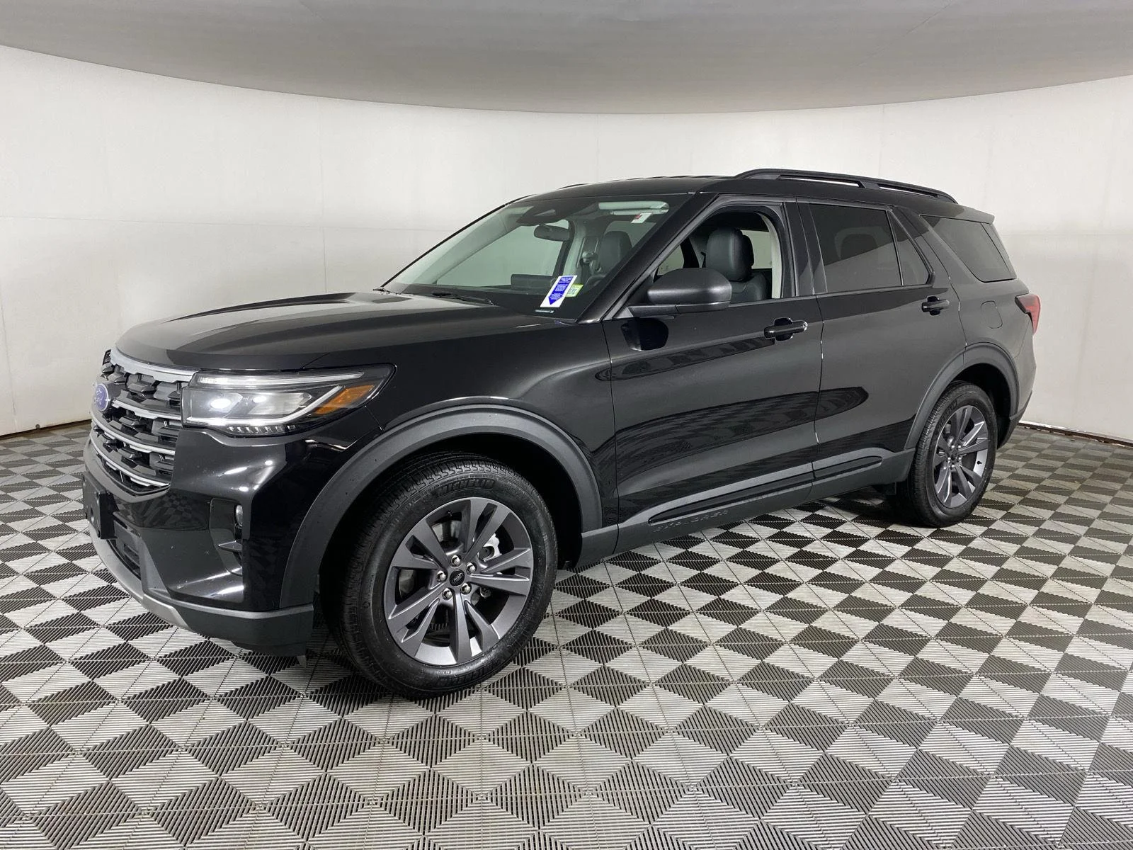 Used 2026 Agate Black Ford Active image 3