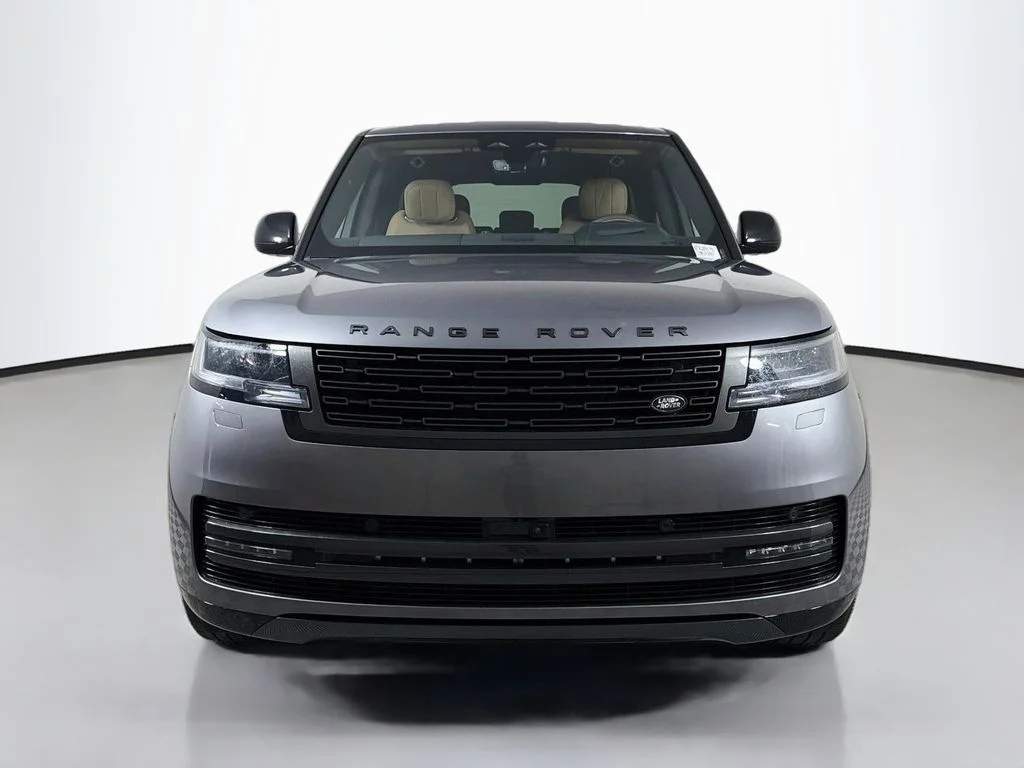 New 2026 Eiger Grey Land Rover SE image 2