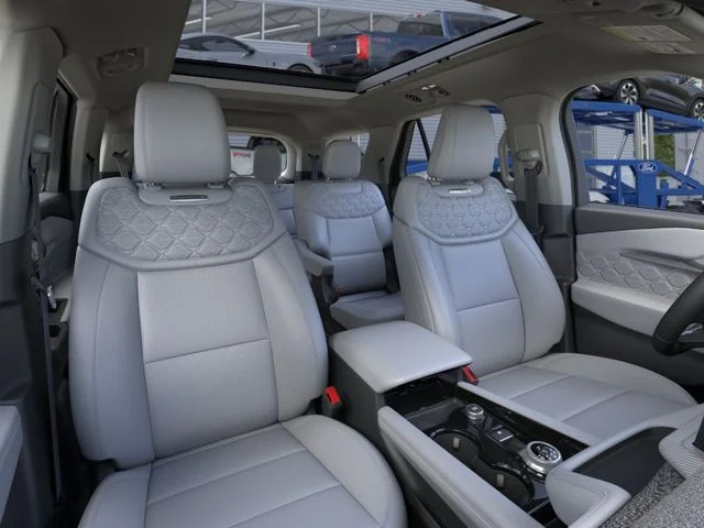 New 2026 Star White Metallic Tri-Coat Ford Platinum image 10