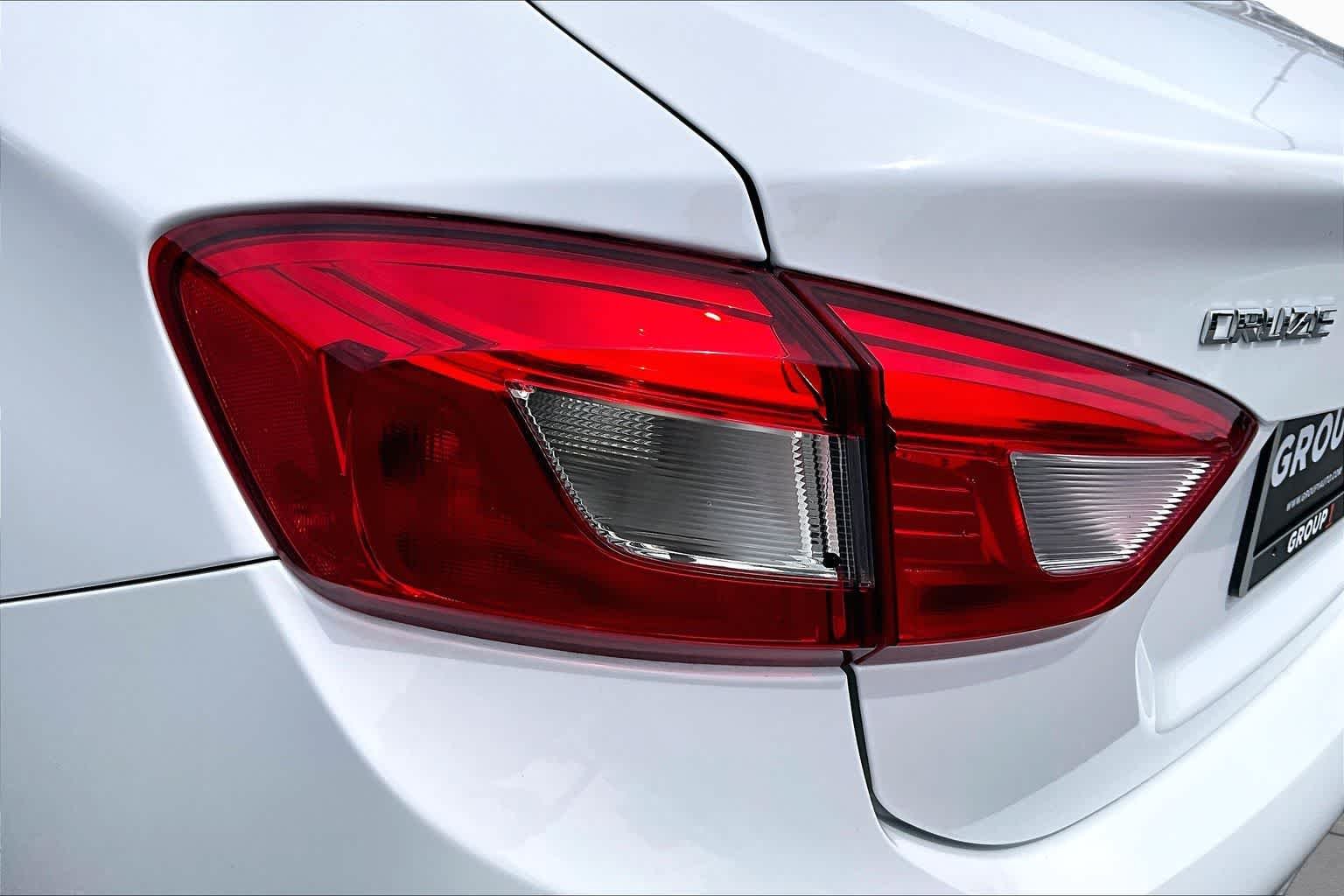 Used 2018 Summit White Chevrolet LS image 28