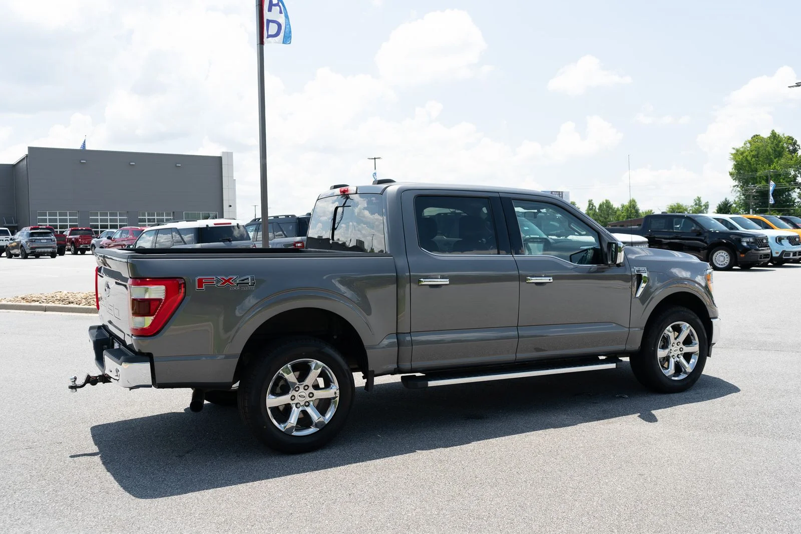 Used 2021 Gray Metallic Ford Lariat image 10