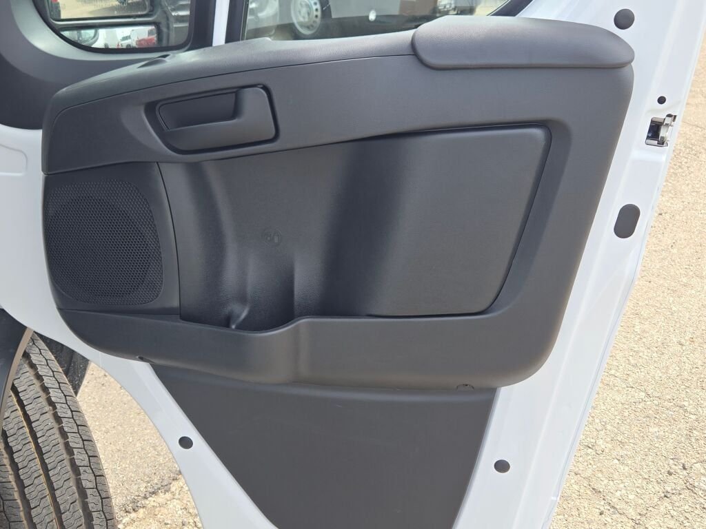 New 2026 Bright White Clear-Coat Exterior Paint RAM Low Roof image 6
