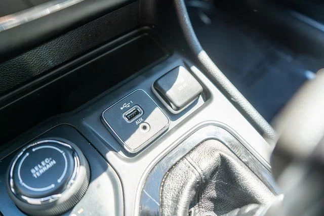 Used 2021 White Jeep Limited image 34
