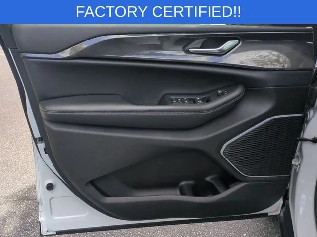 Used 2022 White Jeep Altitude image 12