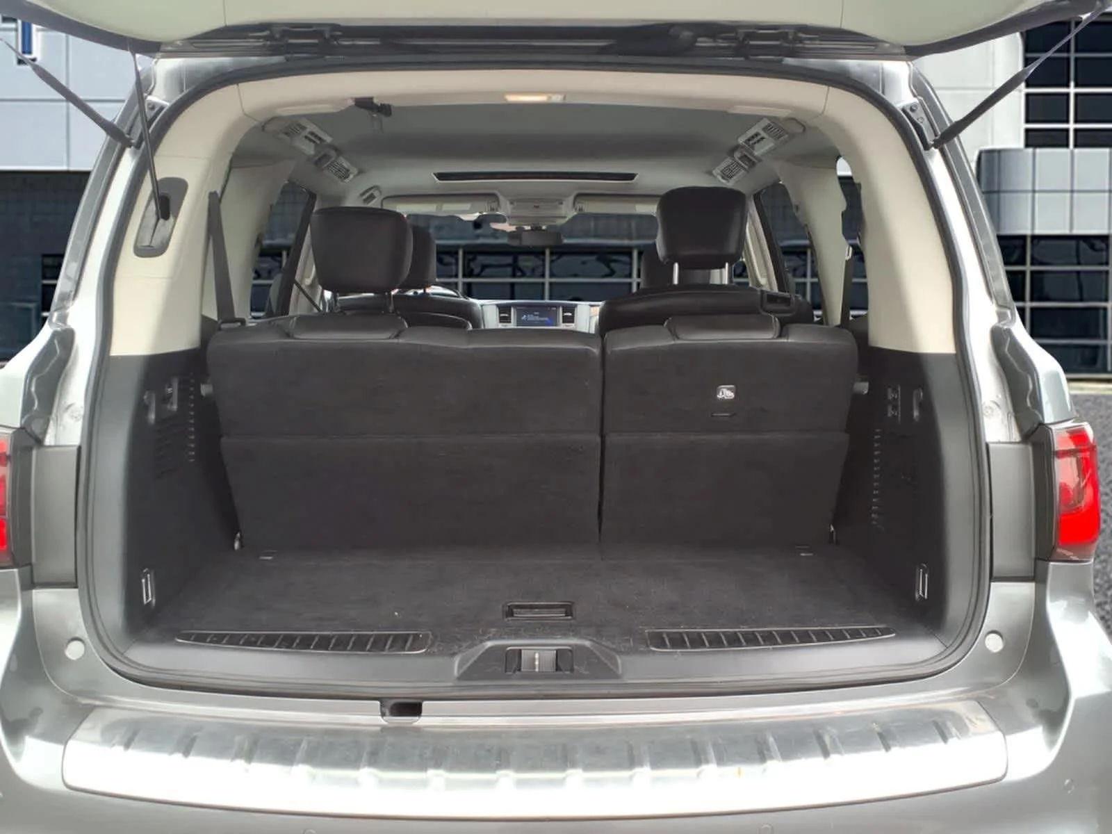 Used 2019 Graphite Shadow INFINITI LUXE image 6