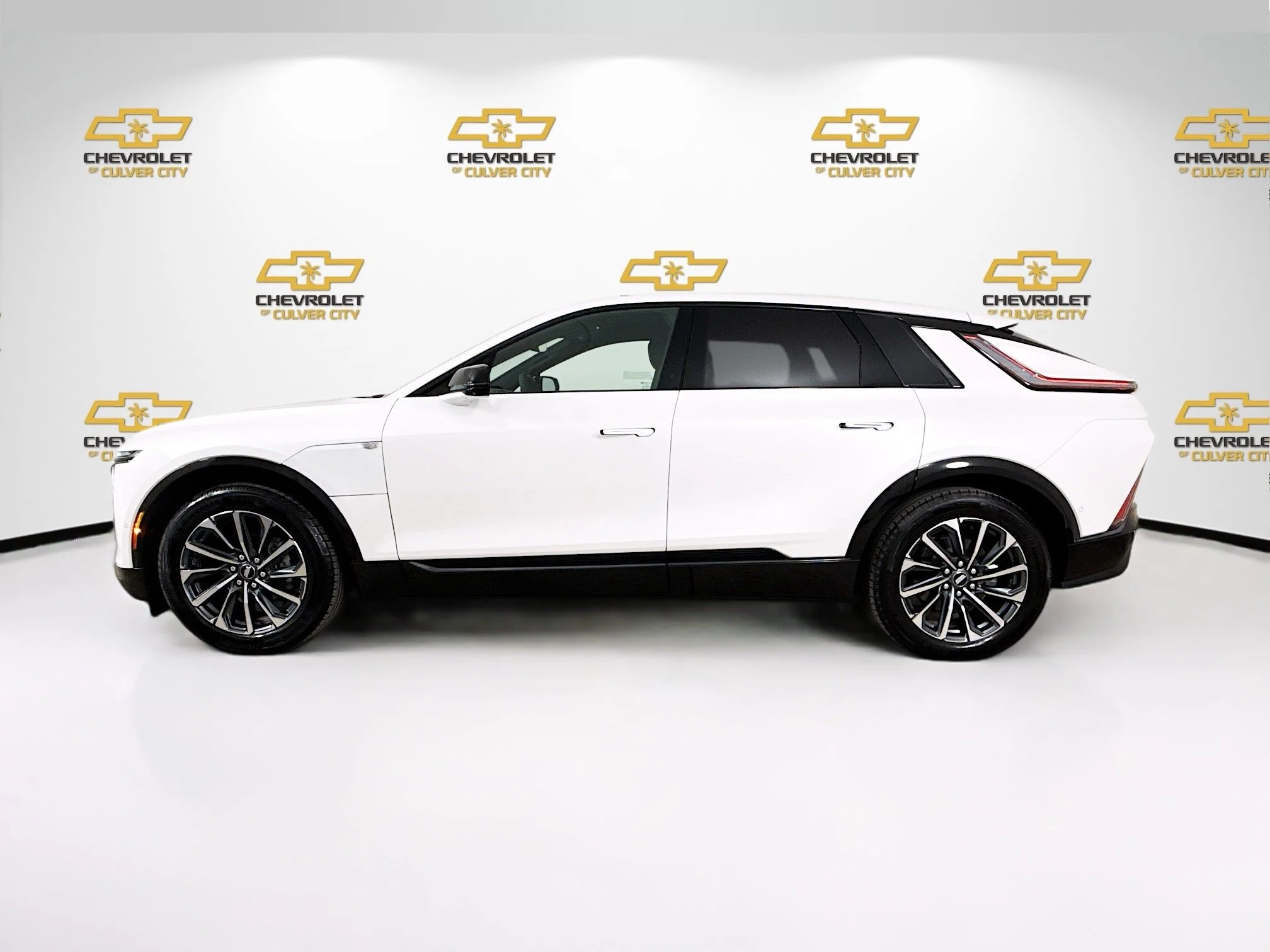 Used 2025 Crystal White Tricoat Cadillac Sport 1 image 5