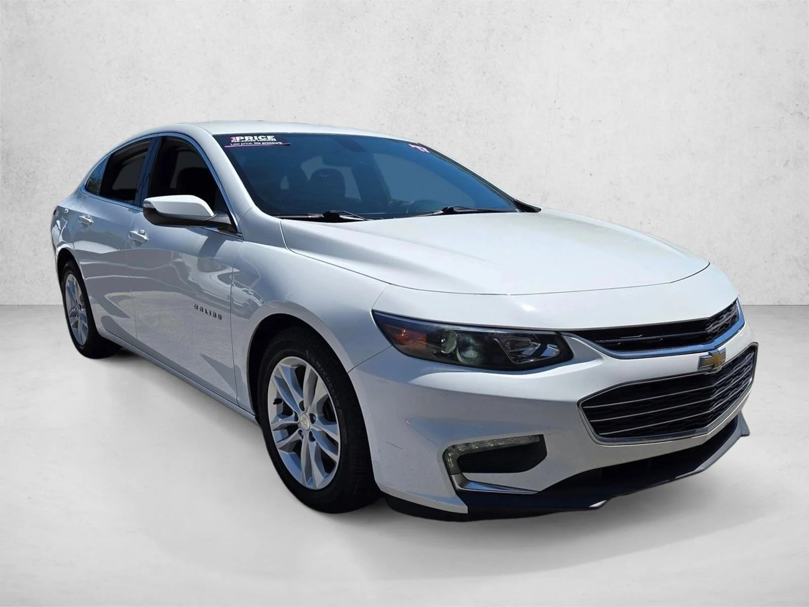 Used 2018 Summit White Chevrolet LT image 3