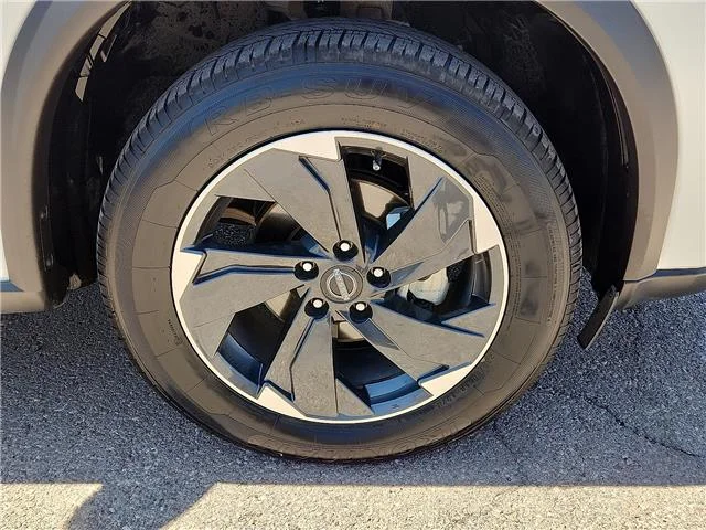Used 2025 White Nissan SV Front-Wheel Drive image 7
