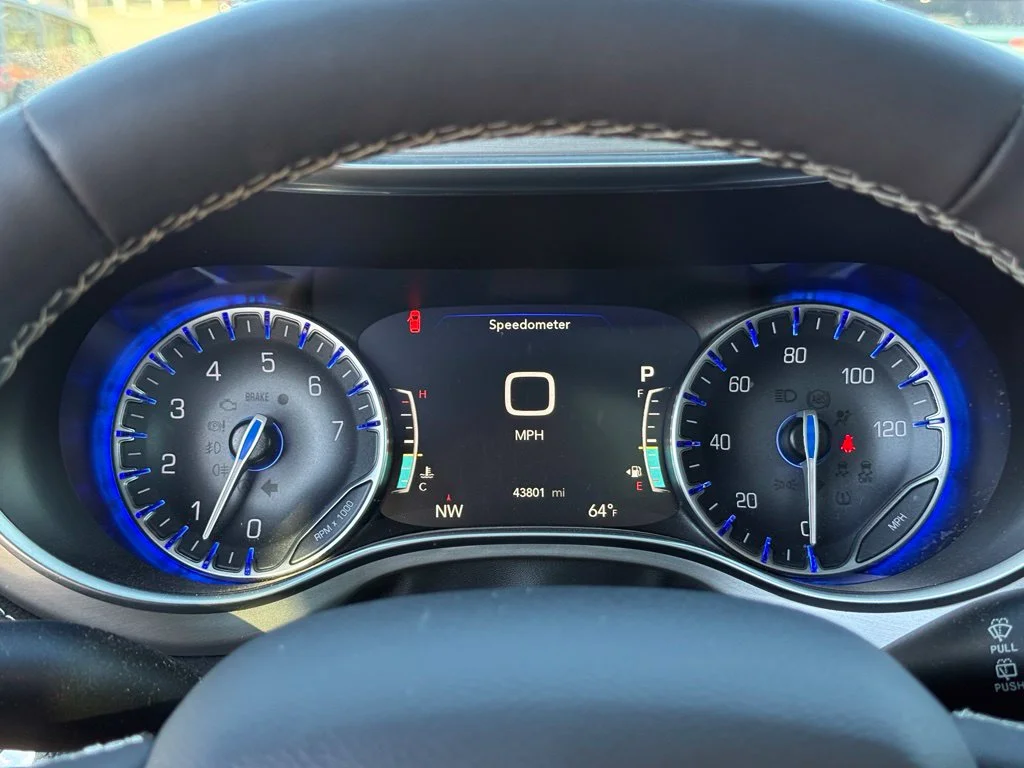 Used 2024 White Chrysler Limited image 17