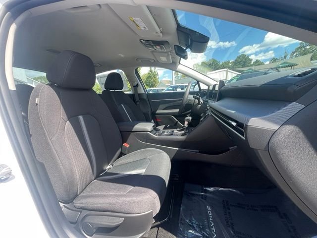 New 2026 White Hyundai SE image 6