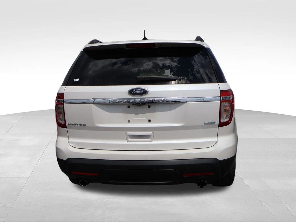 Used 2014 White Platinum Clearcoat Metallic Ford Limited image 15