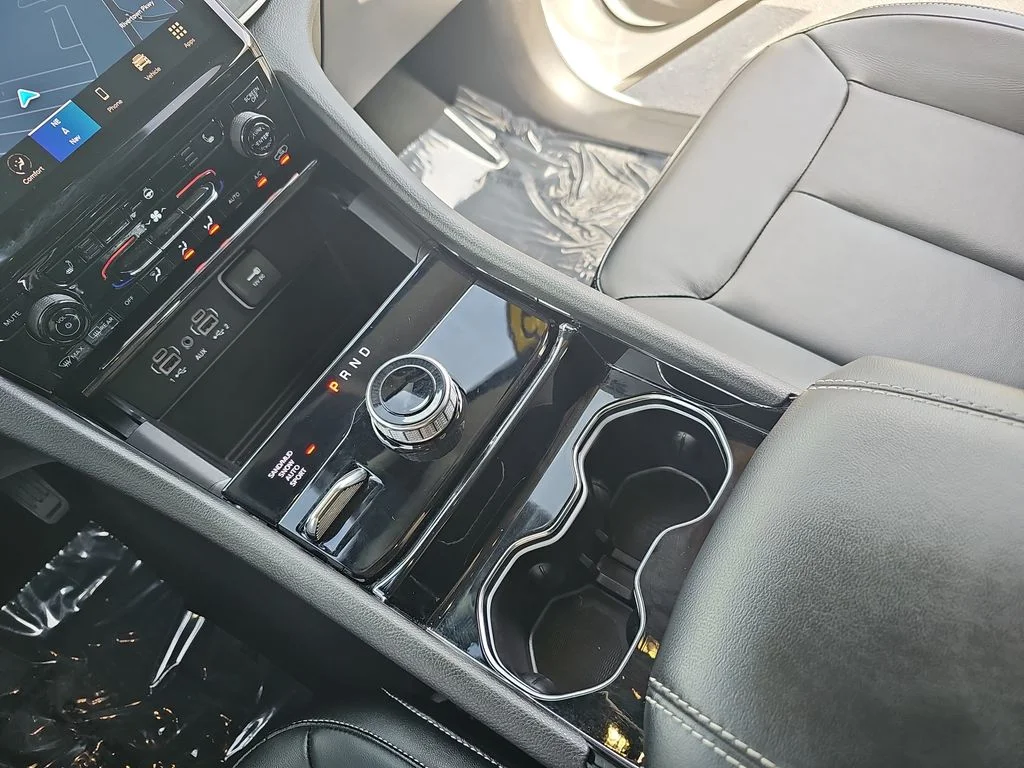 Used 2023 White/off-white Jeep Limited image 26