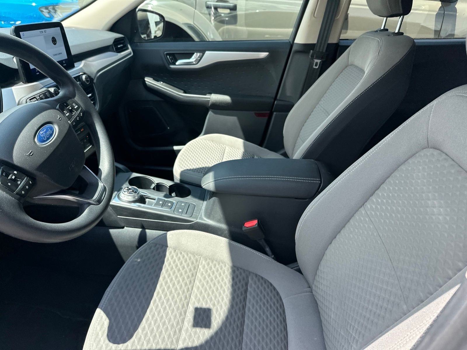 Used 2020 Gold Ford SE image 5