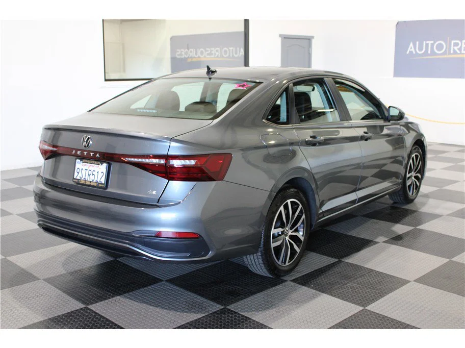 2025 Volkswagen Jetta SE - Photo 7