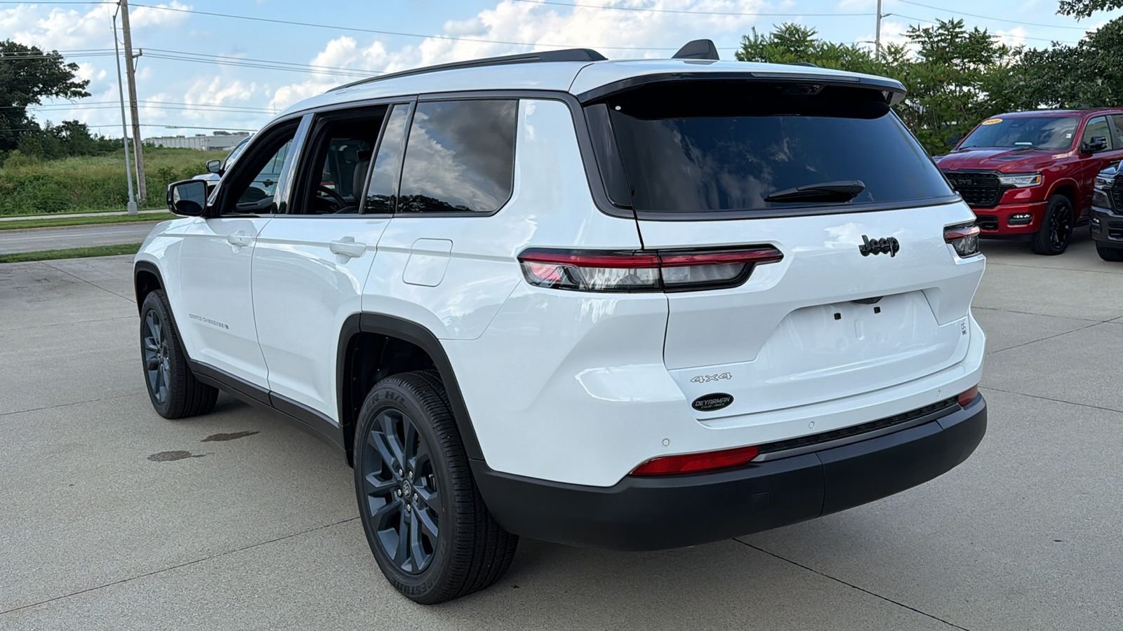 New 2026 Bright White Clear-Coat Exterior Paint Jeep  image 7
