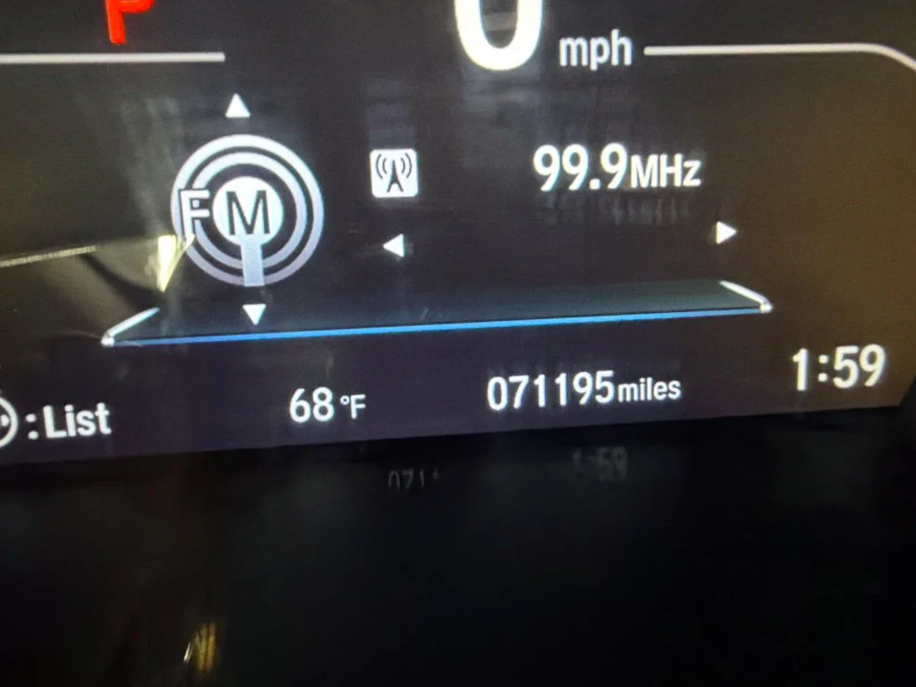 Used 2019 Lunar Silver Metallic Honda Touring image 24