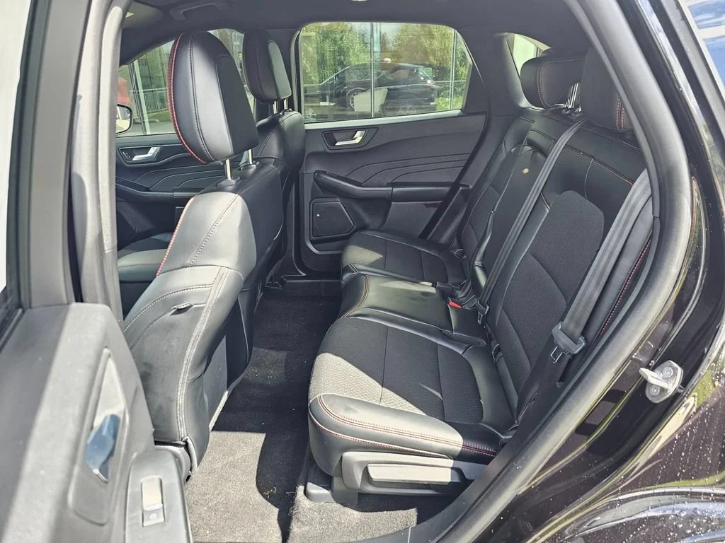 Used 2025  Ford ST-Line Select image 16