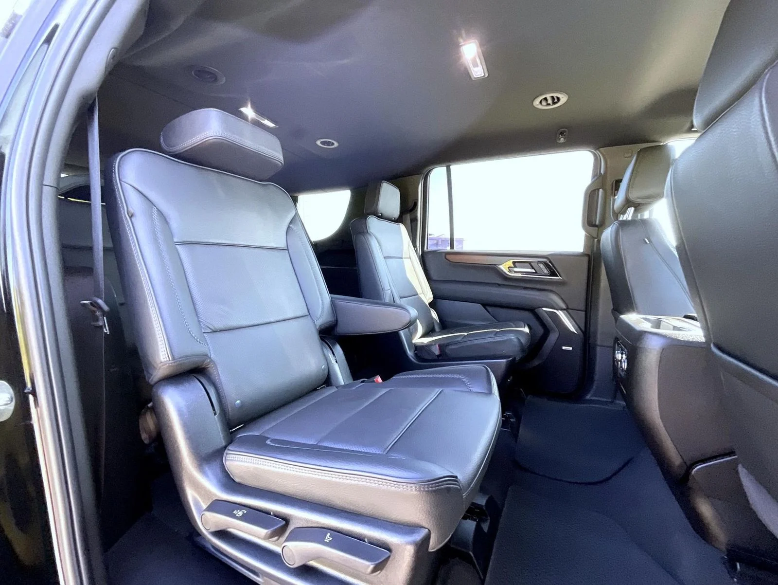 Used 2025 Black GMC Denali image 18