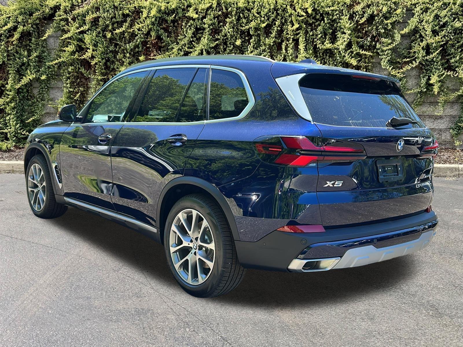 New 2026 Tanzanite Blue II Metallic BMW xDrive40i image 6