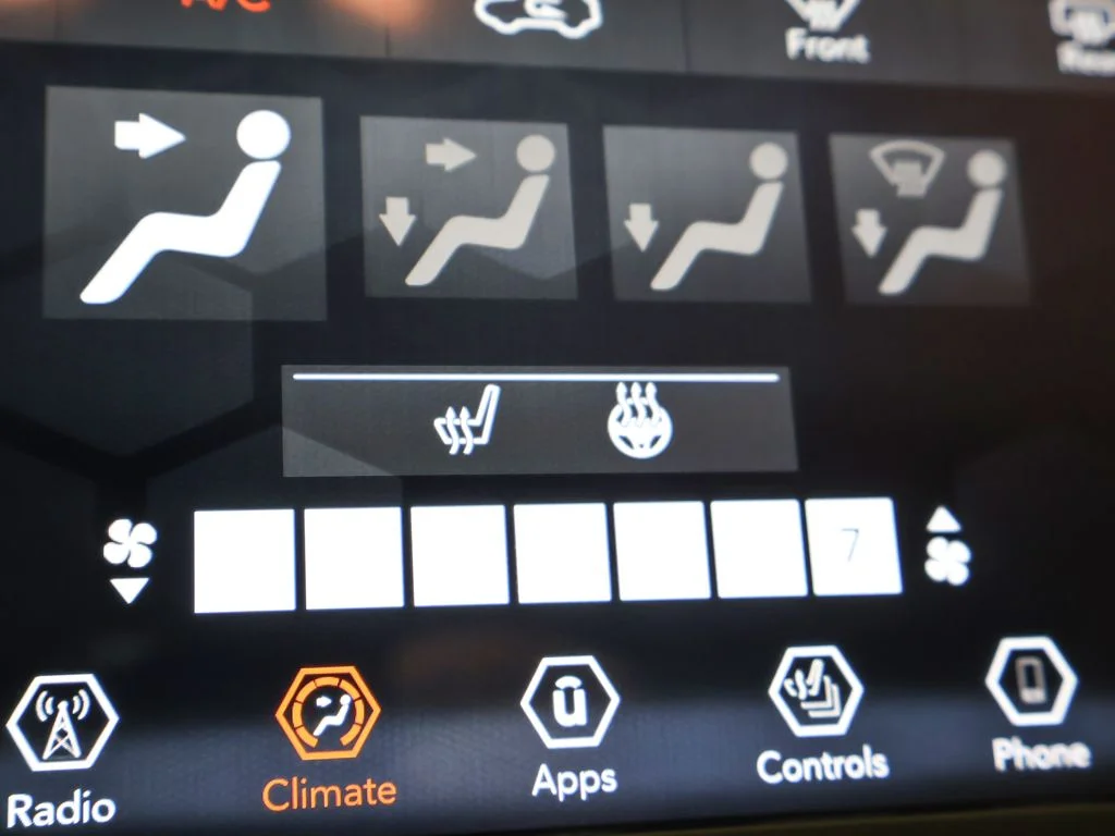 Used 2019 Gray Jeep Latitude Plus image 44