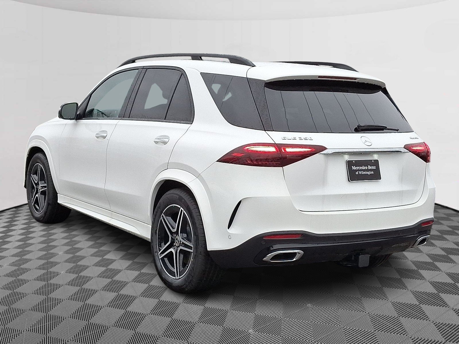 New 2026 Polar White Mercedes-Benz GLE 350 image 4