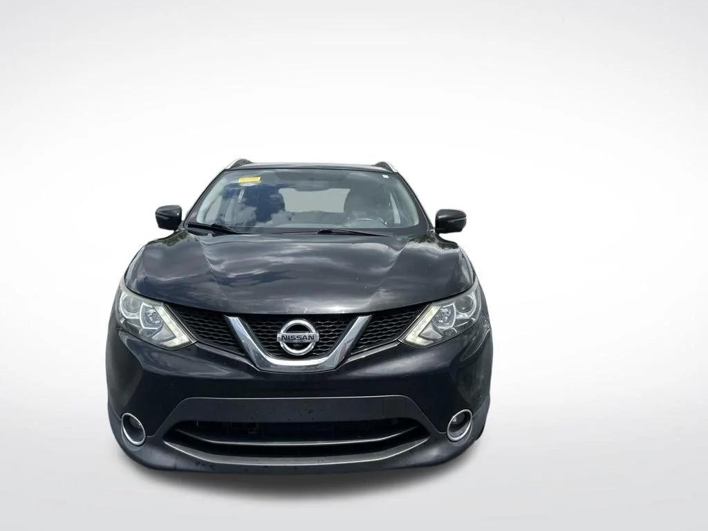 Used 2017 Magnetic Black Nissan SL image 2