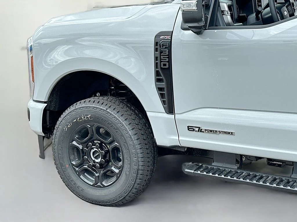 2026 Ford F-350 Super Duty XL - Photo 10