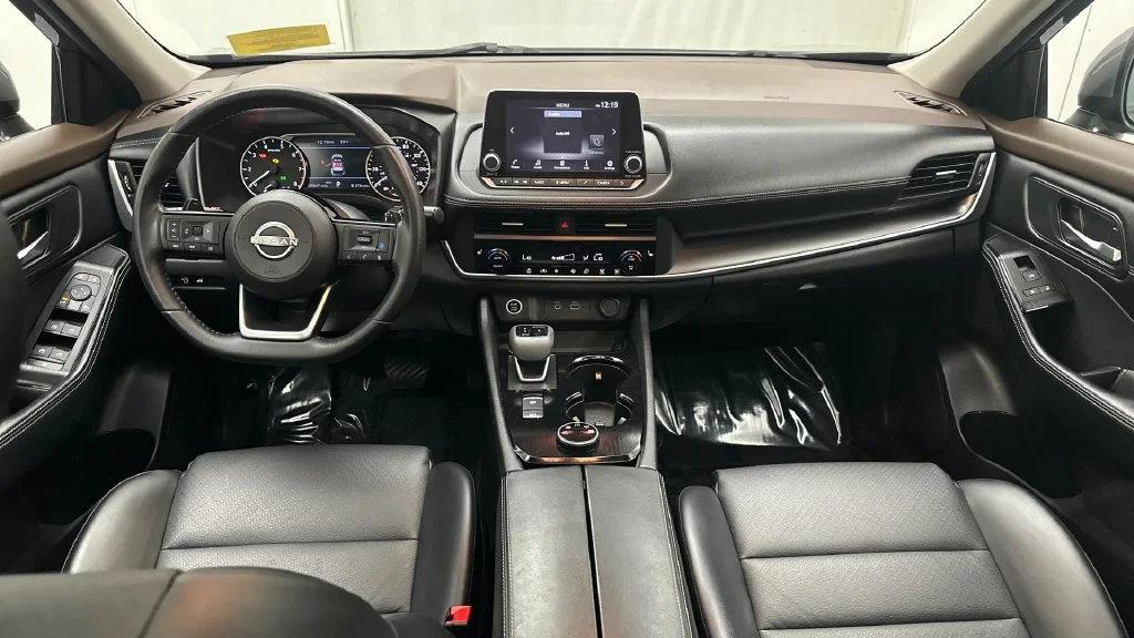 Used 2023 Gray Nissan SV image 27