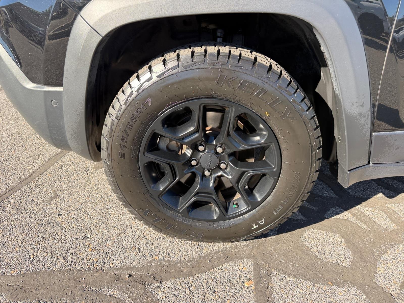 Used 2019 Diamond Black Crystal Pearlcoat Jeep Trailhawk Elite image 7