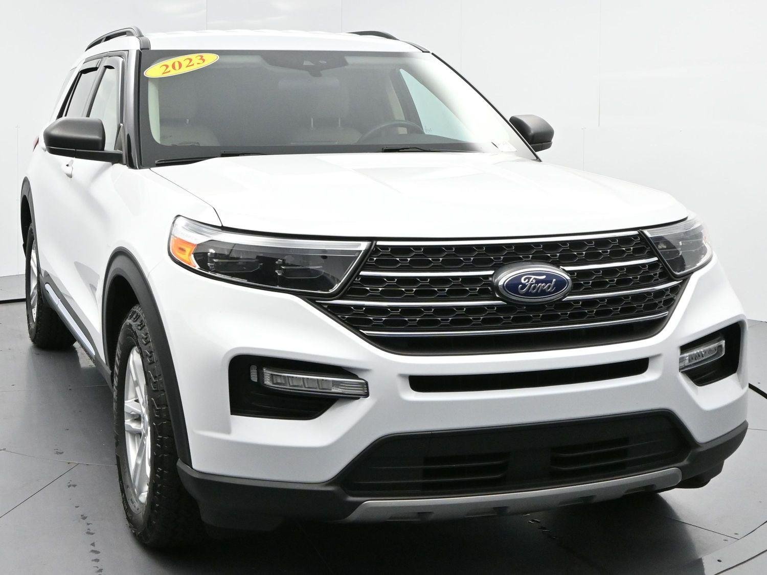 Used 2023 Oxford White Ford XLT image 2